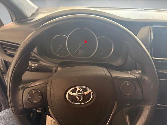 TOYOTA-YARIS-2024
