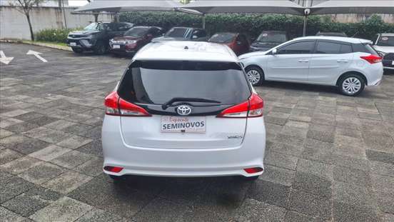 TOYOTA-YARIS-2024