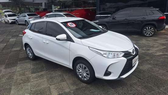 TOYOTA-YARIS-2024