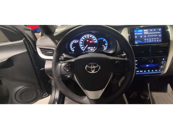 TOYOTA-YARIS-2021