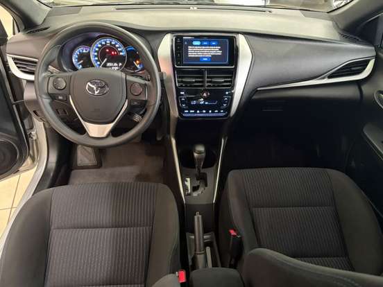 TOYOTA-YARIS-2021