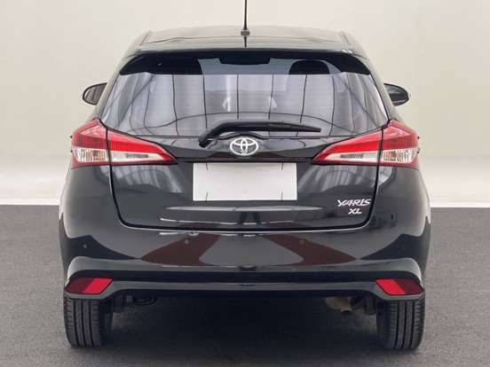 TOYOTA-YARIS-2021