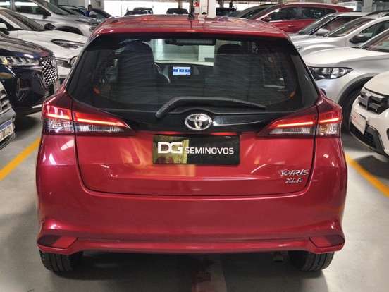 TOYOTA-YARIS-2021