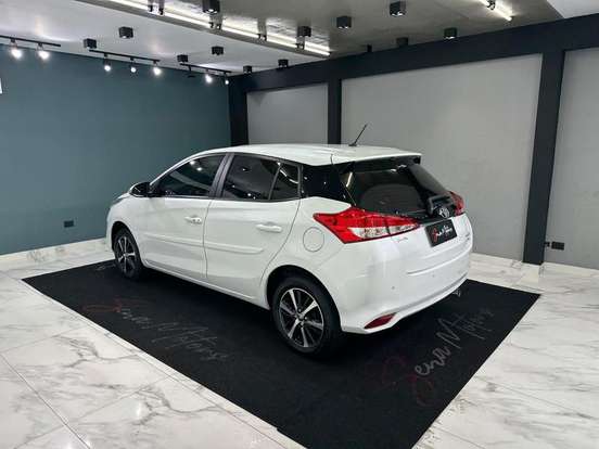 TOYOTA-YARIS-2021