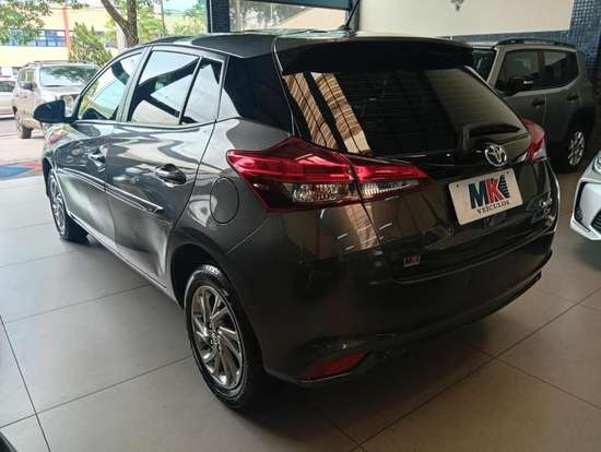 TOYOTA-YARIS-2024