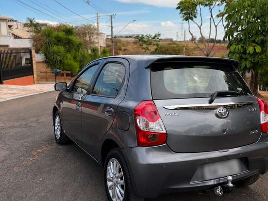 TOYOTA-ETIOS-1.5 XLS 16V FLEX 4P MANUAL TOYOTA-ETIOS-2013