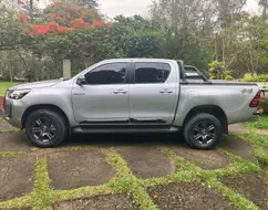 TOYOTA HILUX 2.8 D-4D TURBO DIESEL CD SR 4X4 AUTOMÁTICO TOYOTA HILUX 2.8 D-4D TURBO DIESEL CD SR 4X4 AUTOMÁTICO