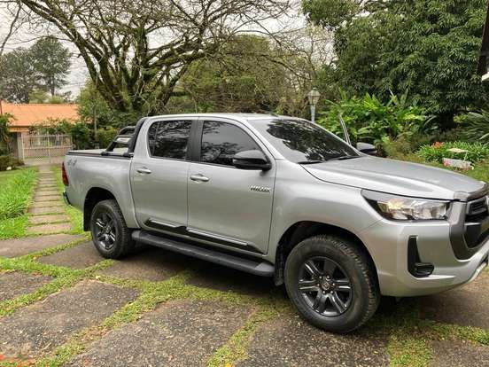 TOYOTA-HILUX-2025