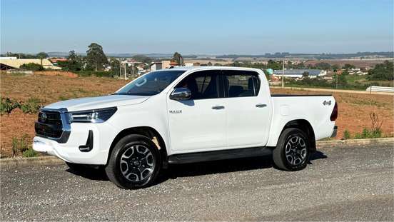 TOYOTA-HILUX-2.8 D-4D TURBO DIESEL CD SRX 4X4 AUTOMÁTICO TOYOTA-HILUX-2023