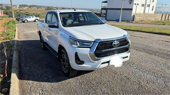TOYOTA-HILUX-2023