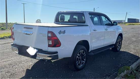 TOYOTA-HILUX-2023