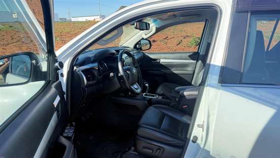 TOYOTA-HILUX-2023
