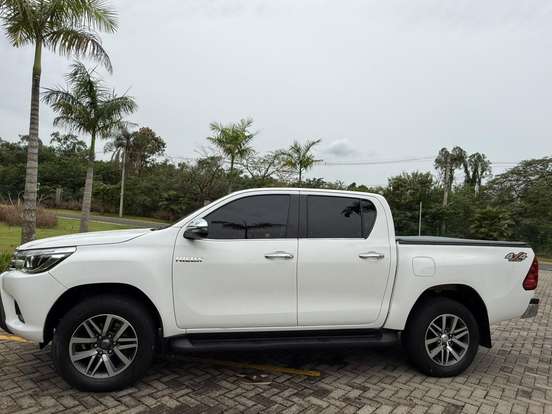 TOYOTA-HILUX-2018