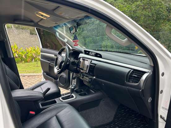 TOYOTA-HILUX-2018