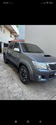 TOYOTA-HILUX-2015