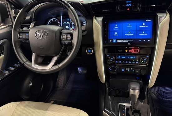 TOYOTA-HILUX SW4-2024