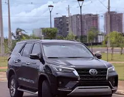 TOYOTA HILUX SW4 2.8 D-4D TURBO DIESEL SRX 7L 4X4 AUTOMÁTICO TOYOTA HILUX SW4 2.8 D-4D TURBO DIESEL SRX 7L 4X4 AUTOMÁTICO