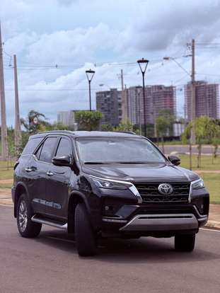 TOYOTA-HILUX SW4-2023