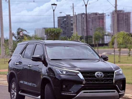 TOYOTA-HILUX SW4-2.8 D-4D TURBO DIESEL SRX 7L 4X4 AUTOMÁTICO TOYOTA-HILUX SW4-2023