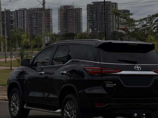 TOYOTA-HILUX SW4-2.8 D-4D TURBO DIESEL SRX 7L 4X4 AUTOMÁTICO TOYOTA-HILUX SW4-2023