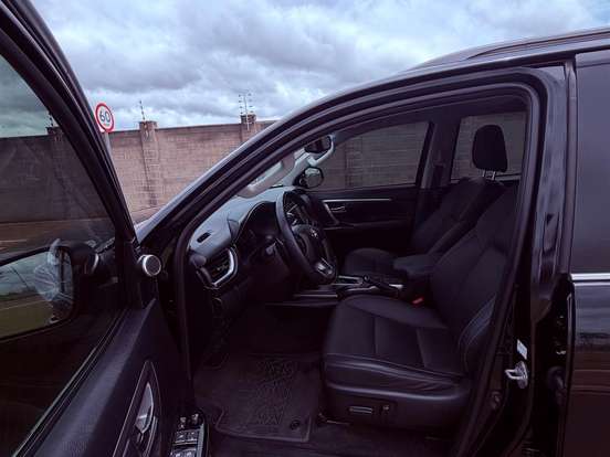 TOYOTA-HILUX SW4-2.8 D-4D TURBO DIESEL SRX 7L 4X4 AUTOMÁTICO TOYOTA-HILUX SW4-2023