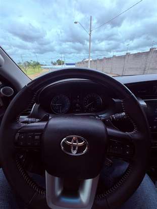 TOYOTA-HILUX SW4-2023