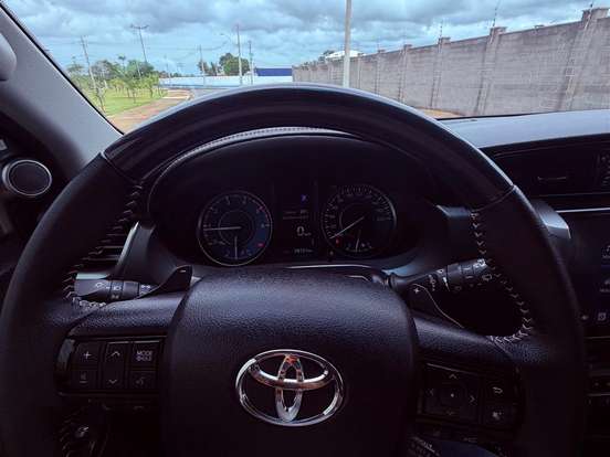 TOYOTA-HILUX SW4-2.8 D-4D TURBO DIESEL SRX 7L 4X4 AUTOMÁTICO TOYOTA-HILUX SW4-2023