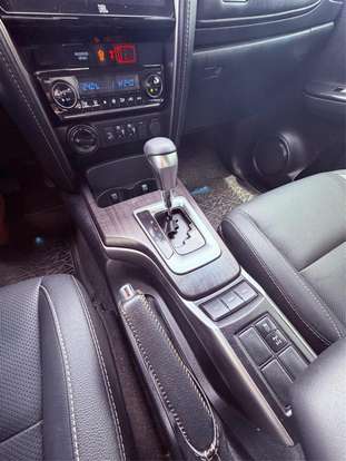 TOYOTA-HILUX SW4-2023