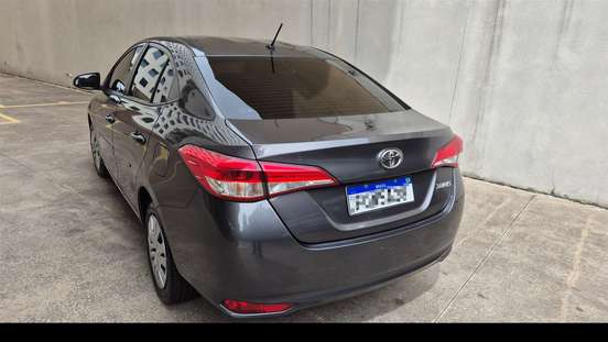 TOYOTA-YARIS-2021