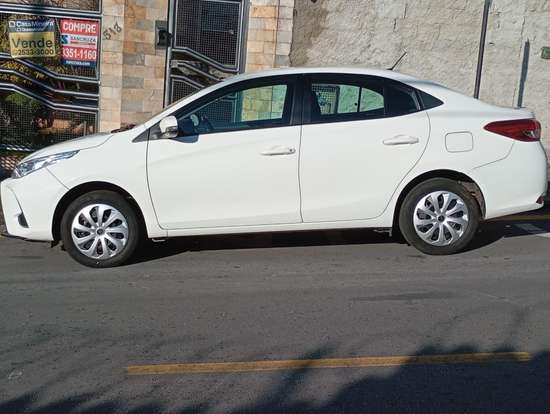 TOYOTA-YARIS-2023