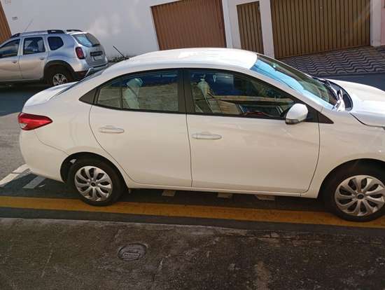 TOYOTA-YARIS-2023