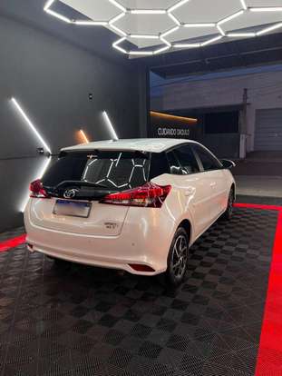 TOYOTA-YARIS-2023