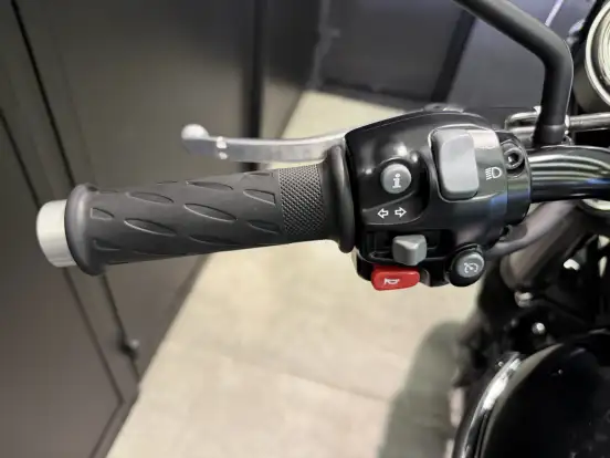 TRIUMPH-BONNEVILLE T120 BLACK 1200-2023