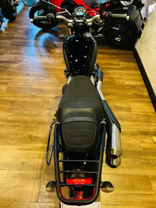 TRIUMPH-STREET SCRAMBLER-2018