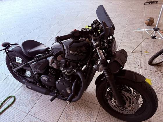 TRIUMPH BONNEVILLE BOBBER 1200 