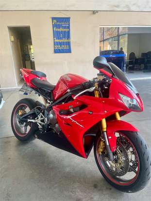 TRIUMPH-DAYTONA 675-2006