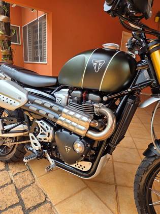 TRIUMPH SCRAMBLER 1200 XE 