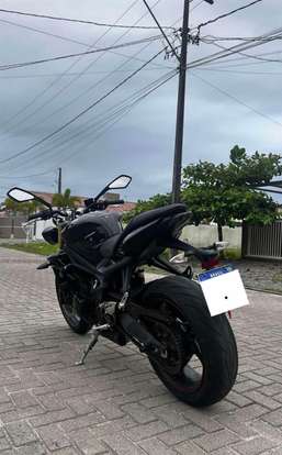TRIUMPH-STREET TRIPLE 675 ABS-2016