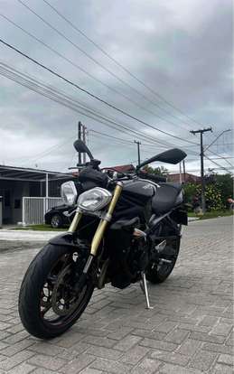 TRIUMPH-STREET TRIPLE 675 ABS-2016