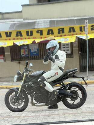 TRIUMPH-STREET TRIPLE 675 ABS-2016