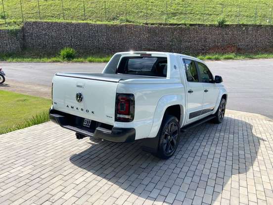 VOLKSWAGEN-AMAROK-2024