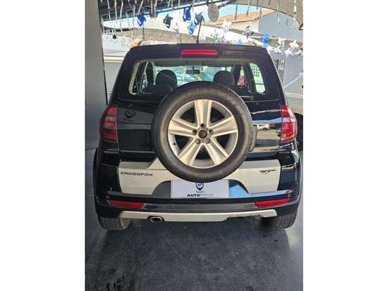 VOLKSWAGEN-CROSSFOX-2011