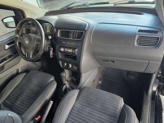 VOLKSWAGEN-CROSSFOX-2011