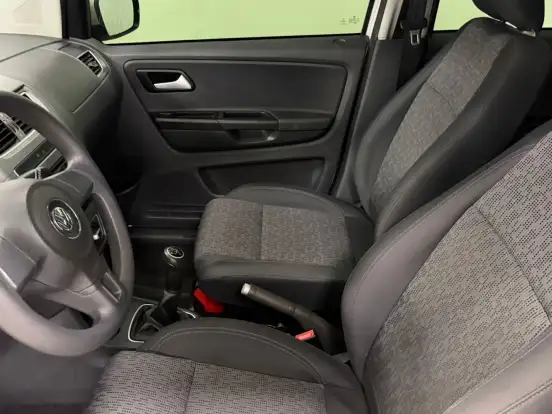 VOLKSWAGEN-FOX-2014