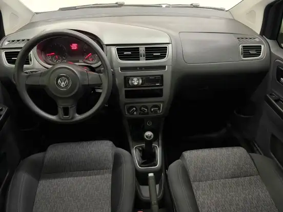 VOLKSWAGEN-FOX-2014