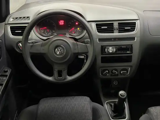 VOLKSWAGEN-FOX-2014