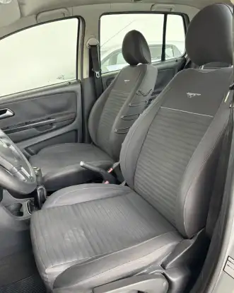 VOLKSWAGEN-FOX-2010