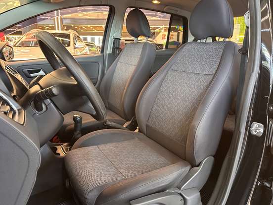 VOLKSWAGEN-FOX-2012