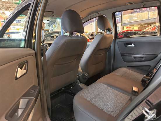 VOLKSWAGEN-FOX-1.0 MI 8V FLEX 4P MANUAL VOLKSWAGEN-FOX-2012