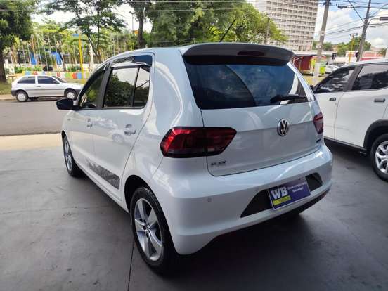 VOLKSWAGEN-FOX-1.6 MI ROCK IN RIO 8V FLEX 4P MANUAL VOLKSWAGEN-FOX-2015